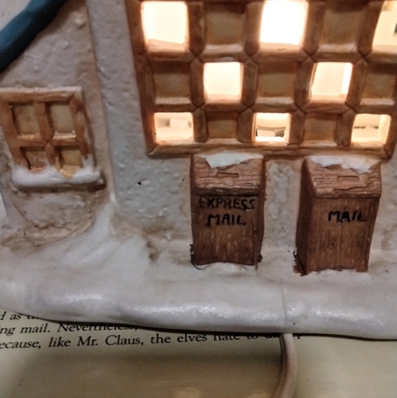 Vintage 1992 Noma Kringle Town Collectibles "Santa's Post Office" Christmas Deco - Picture 5 of 10